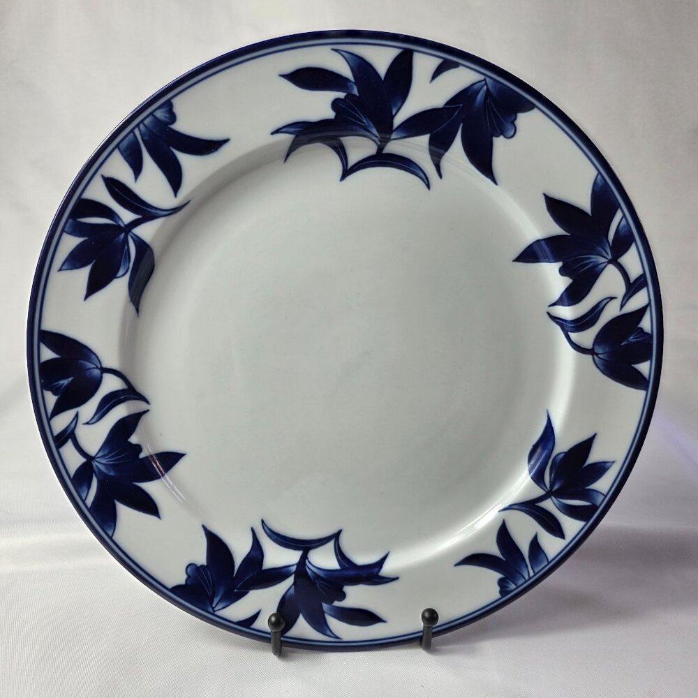 ONE Pier 1 Ming Dinner Plate White with Blue Leaves and Flowers